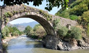 Սանահինի հին կամուրջ