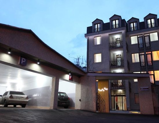 Cascade Hotel