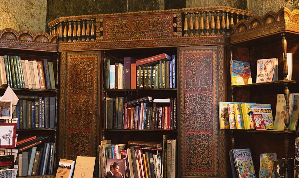 Yerevan Bookstore "Luys"