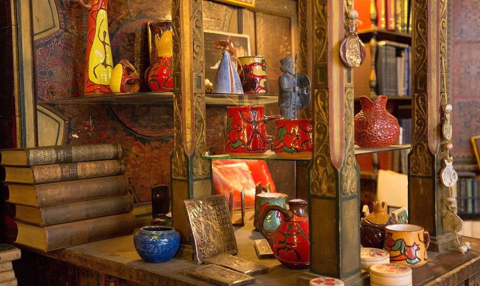 Yerevan Bookstore "Luys"