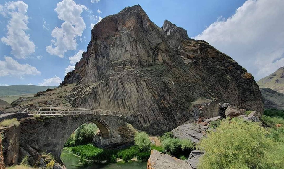 Melik Tangi Bridge