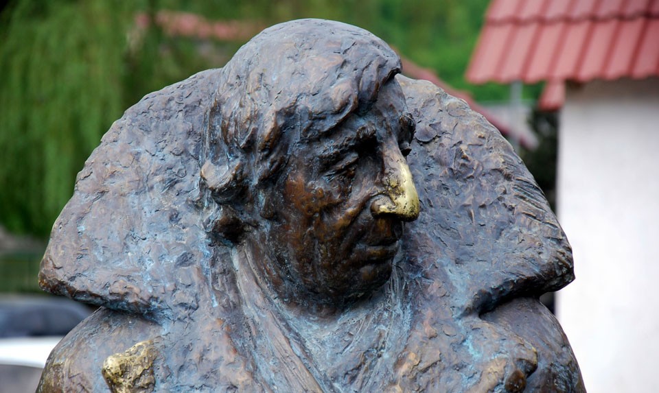 Statues of heroes of the Soviet film “Mimino” in Dilijan