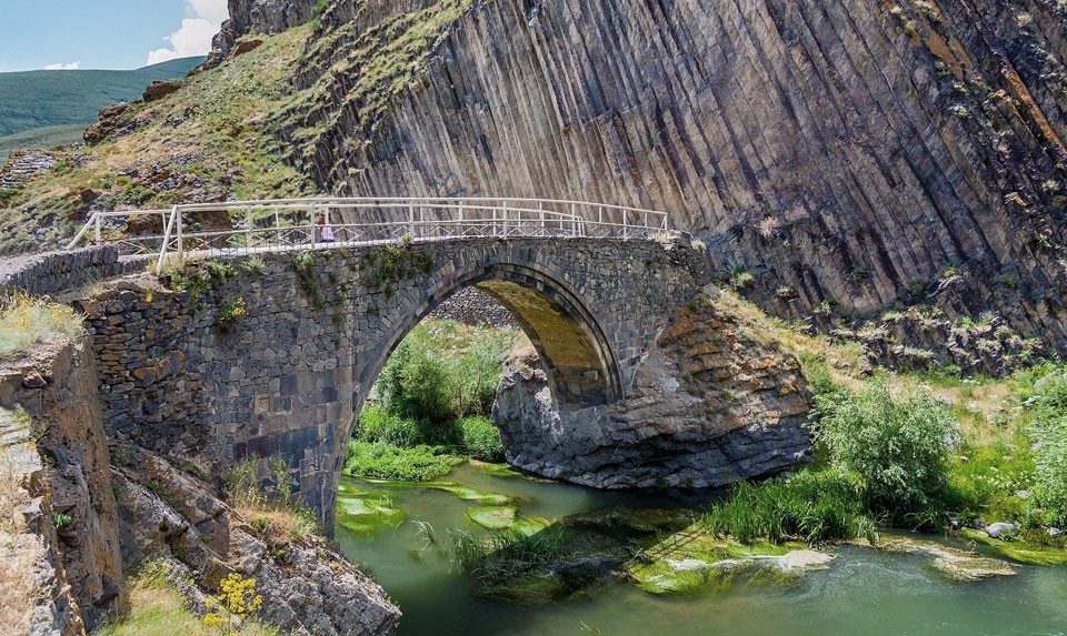 Melik Tangi Bridge