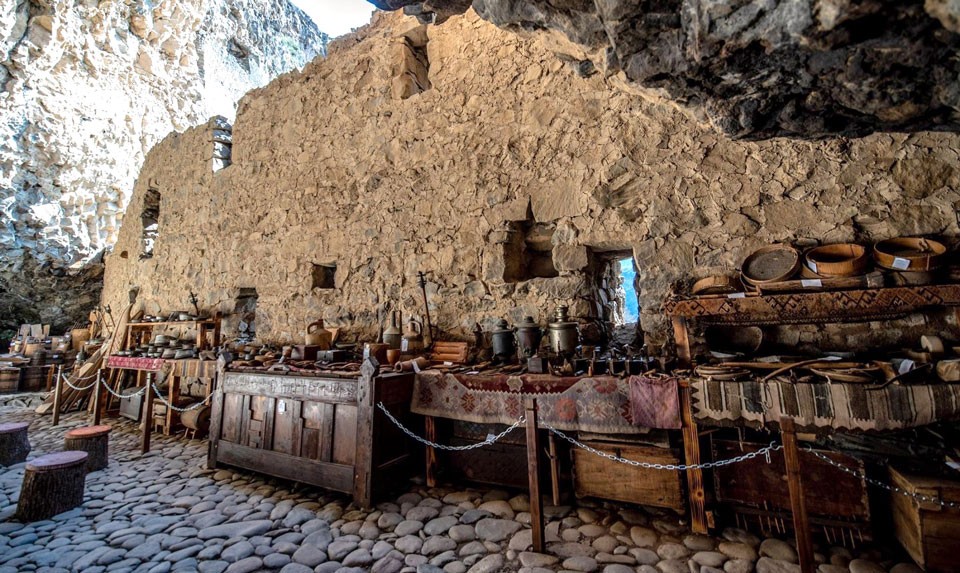 Cave-Fortress Complex “Zarni-Parni”
