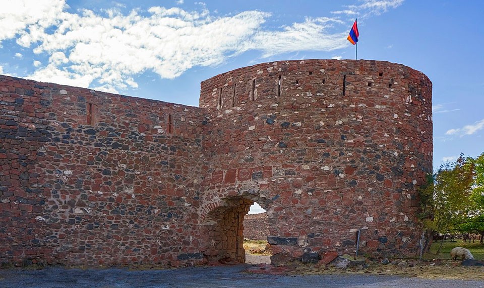 Dashtadem Castle
