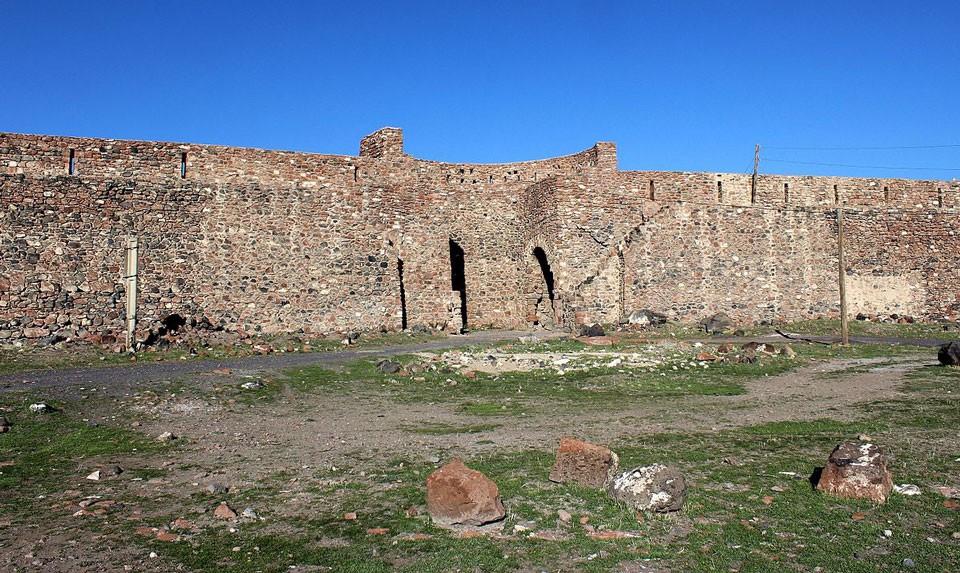 Dashtadem Castle