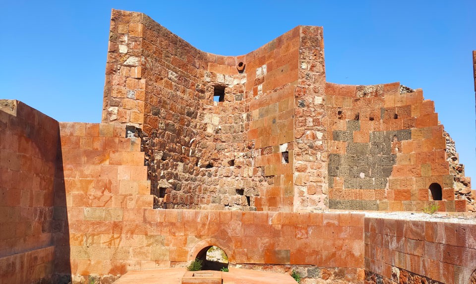 Dashtadem Castle