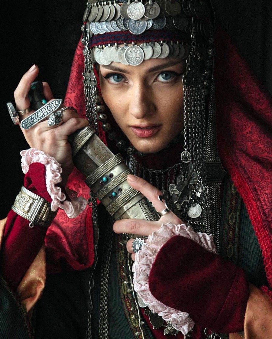 Armenian women's Taraz
