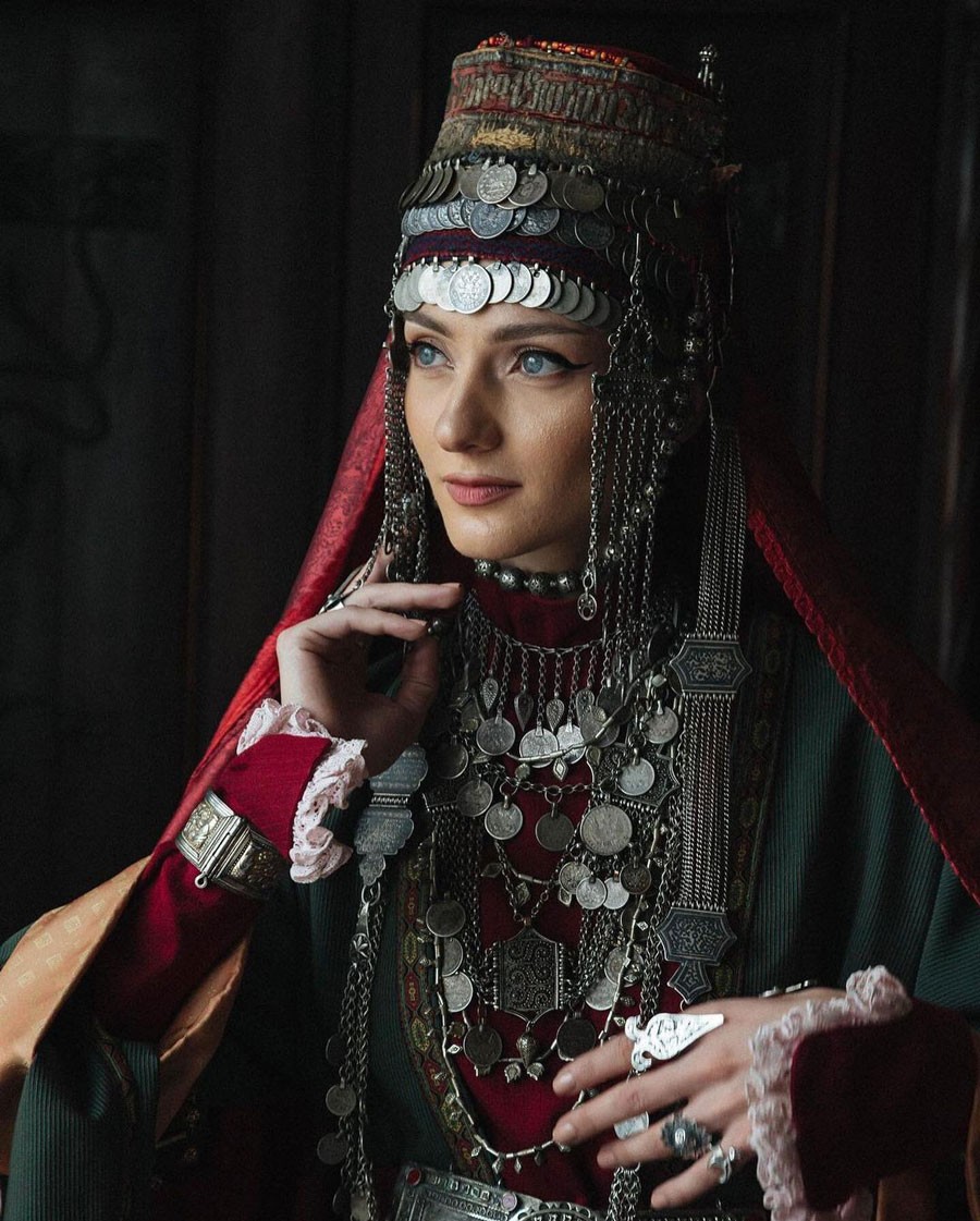Armenian women's Taraz