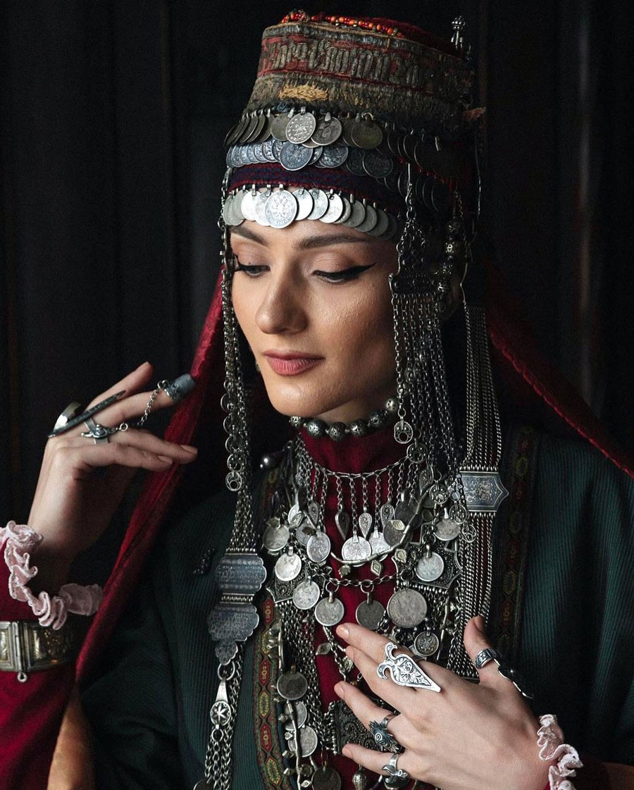 Armenian women's Taraz